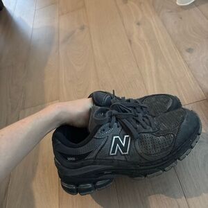 New Balance Black Sneakers